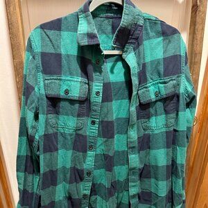 Green and Black Buffalo Plaid Flannel Button Up Soft Worn Feel Distressed L Fit